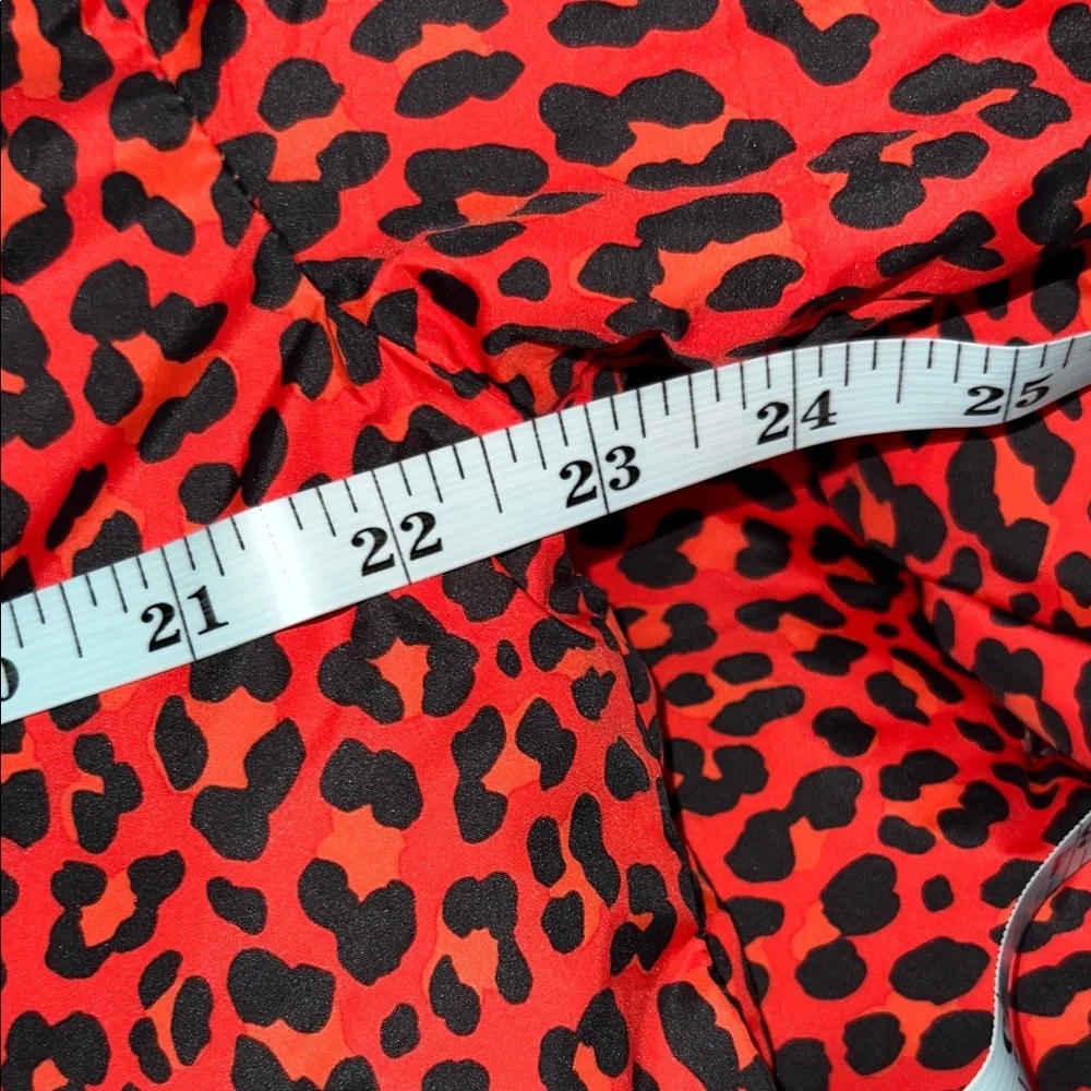 Like New - Fabletics Wander Cropped Puffer Jacket - Picture 9 of 10